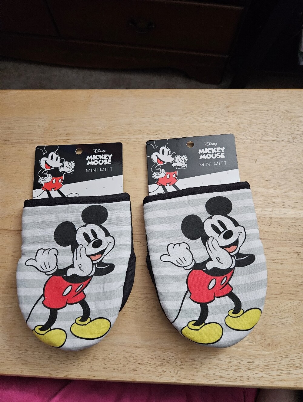 Disney Mickey Mouse Mini Mitt Set
